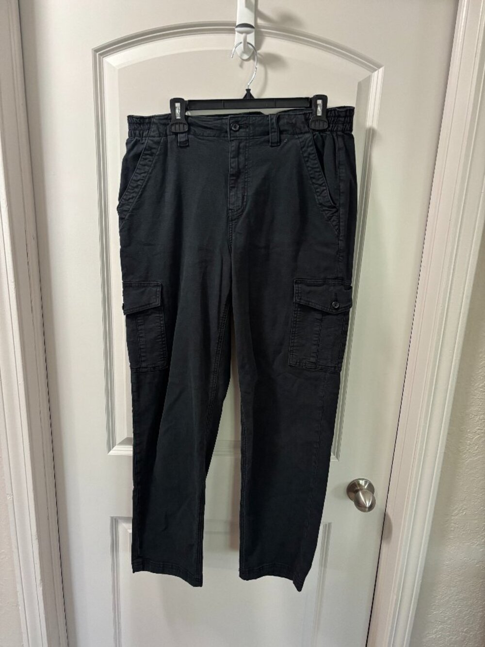 American Eagle Black Cargo Pants